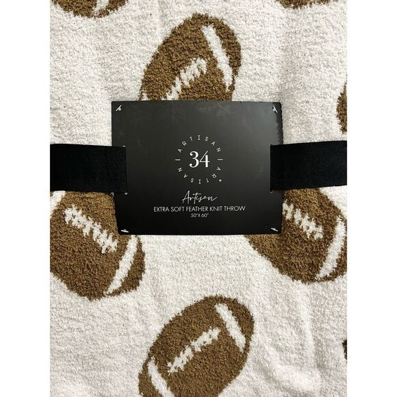 NWT Artisan 34 TikTok Viral Football Feather Knit Throw Blanket - Picture 3 of 4